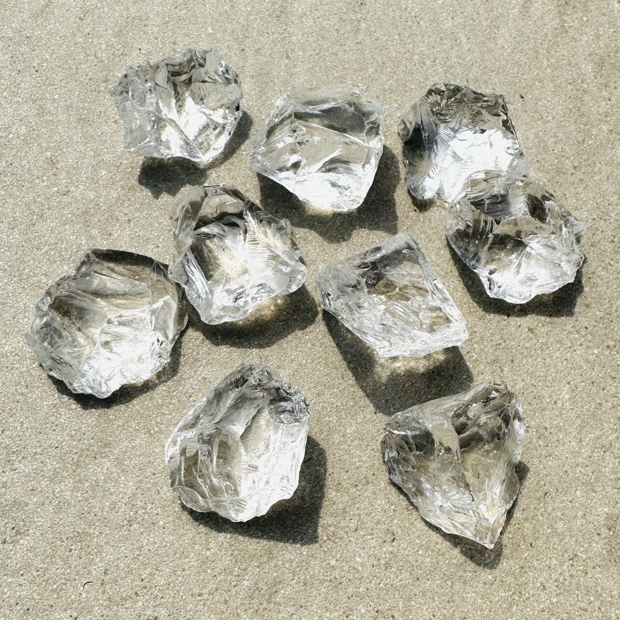 貴石切子体験に使う透明な原石