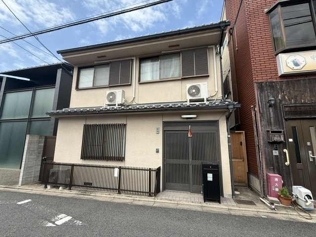 Aminif京都の外観(二階建て日本家屋)
