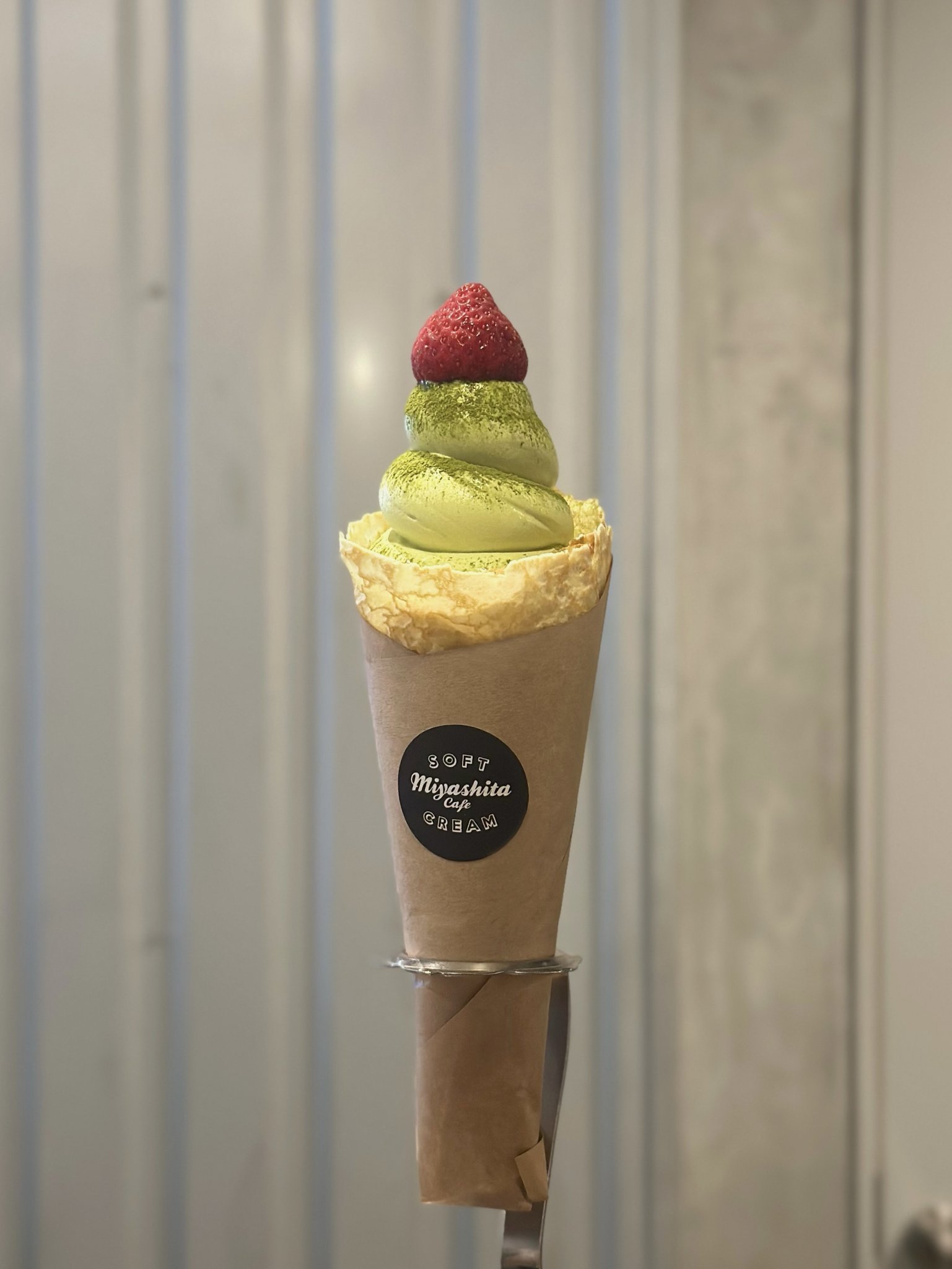 「抹茶スペシャル」の抹茶ソフトクリームといちご