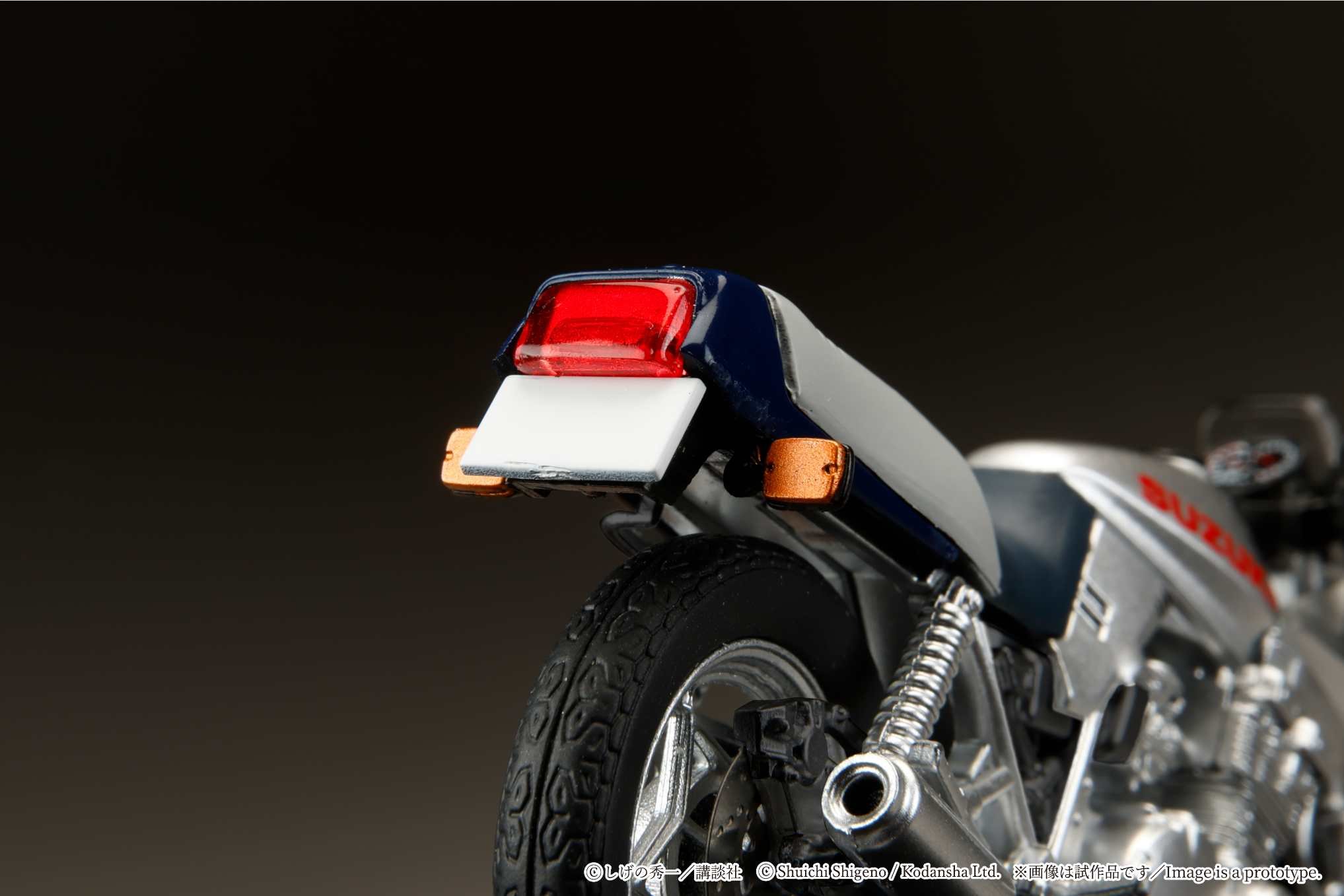 SUZUKI GSX750S KATANAのテールランプとリアサスペンション