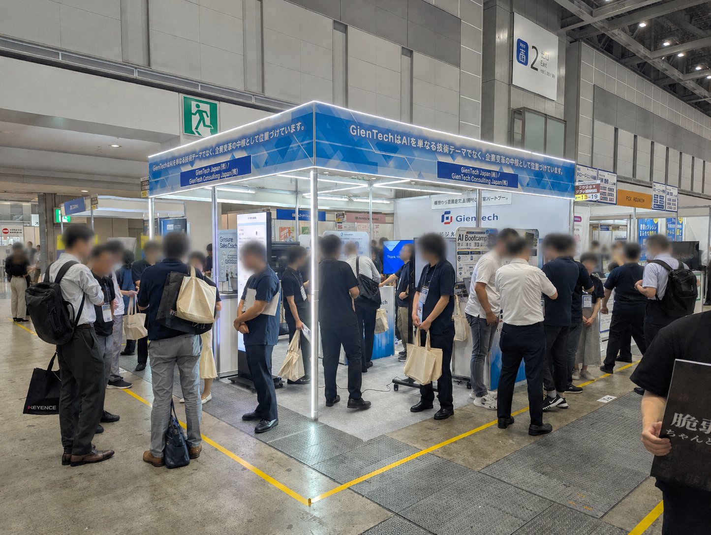 GienTechブースに集まった来場者