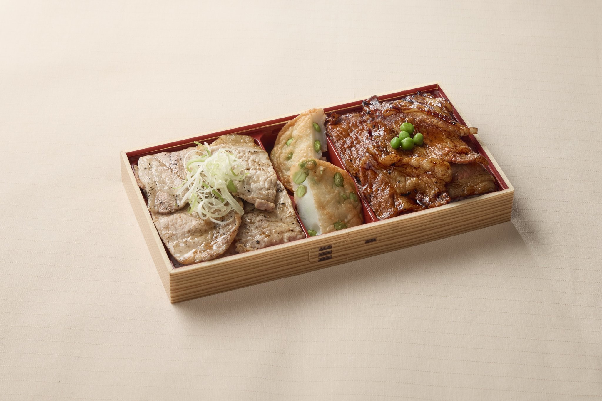 豚丼ポルコ函館本店のデラックスハーフ&ハーフ豚丼弁当