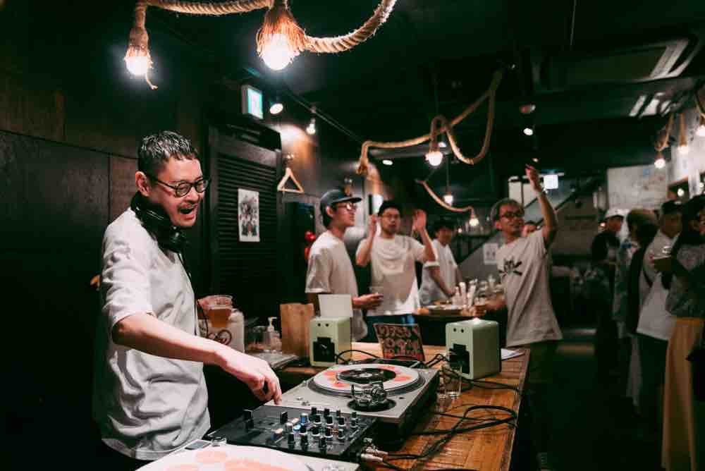 前夜祭のDJタイムの様子