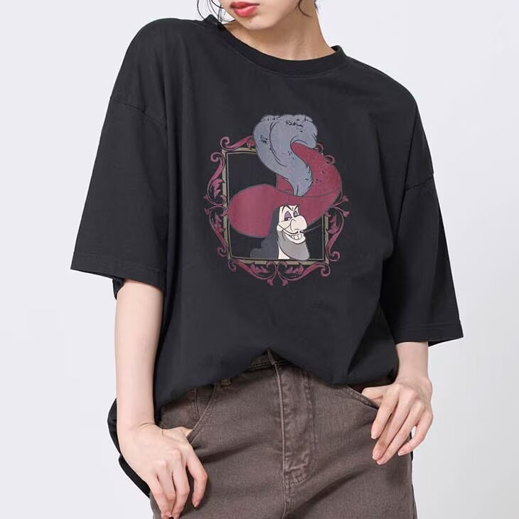 ユニセックスディズニーヴィランズバディTシャツ フック船長