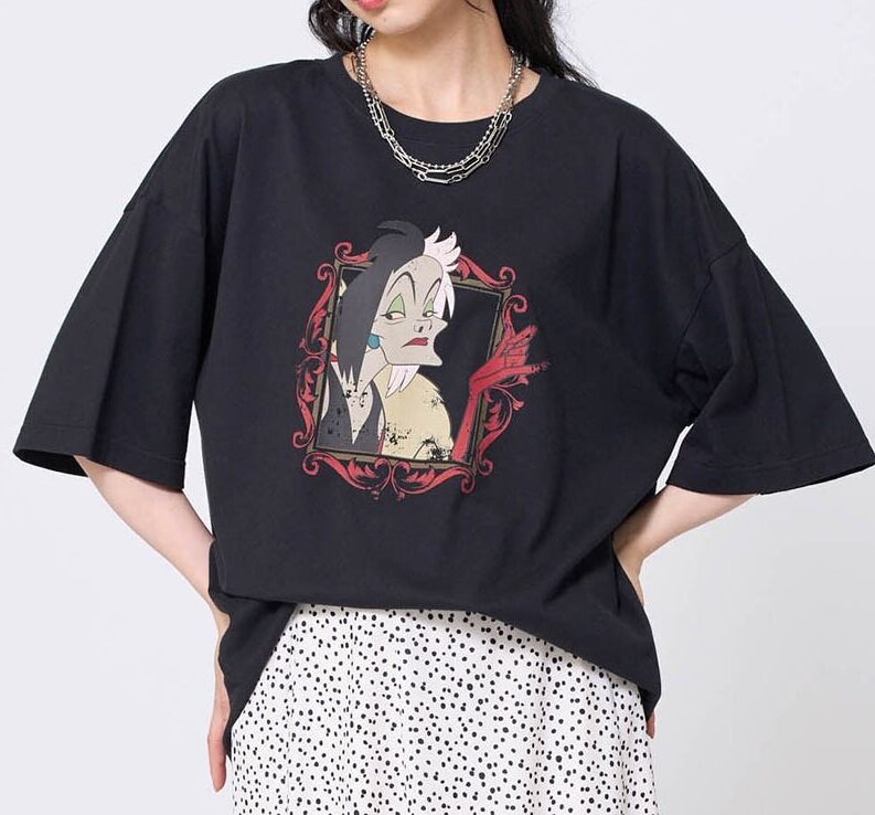ユニセックスディズニーヴィランズバディTシャツ クルエラ
