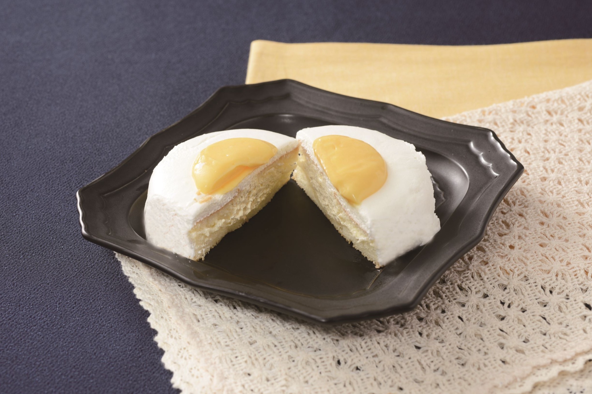 ローソン「とろける月見パンケーキ」