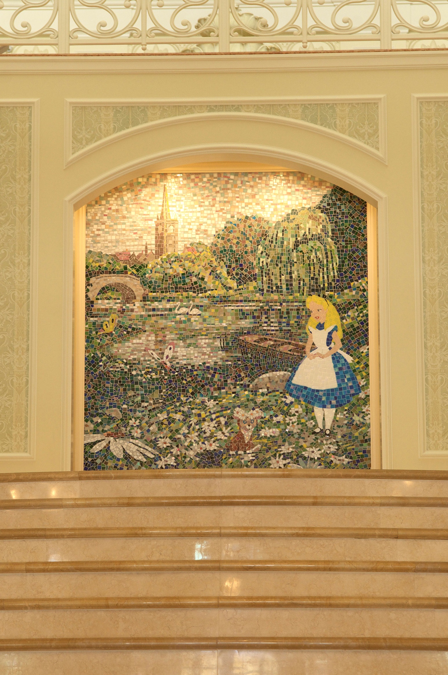 東京ディズニーランドホテルのモザイク画