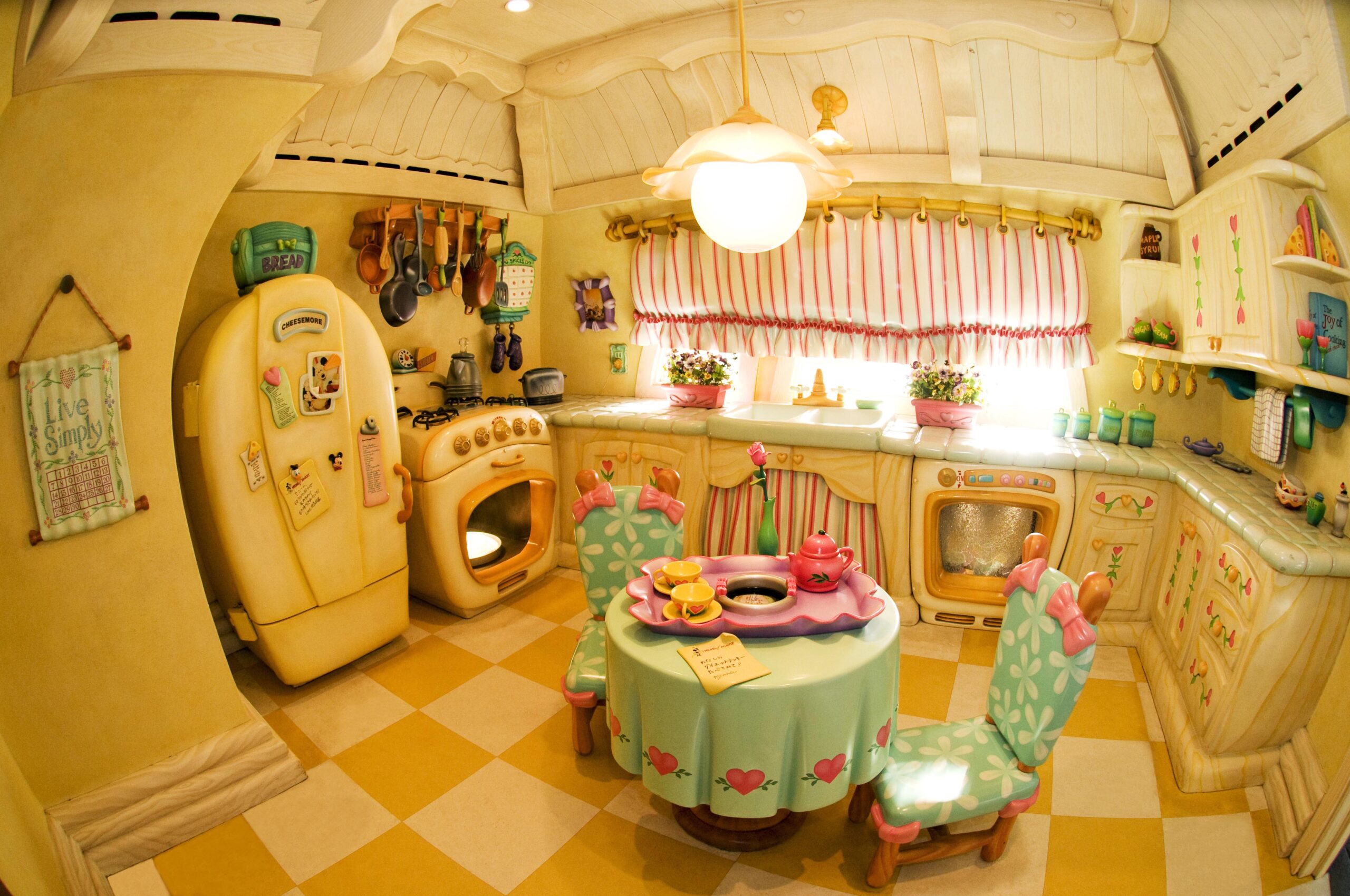 トゥーンタウン（3施設）の屋内アトラクション