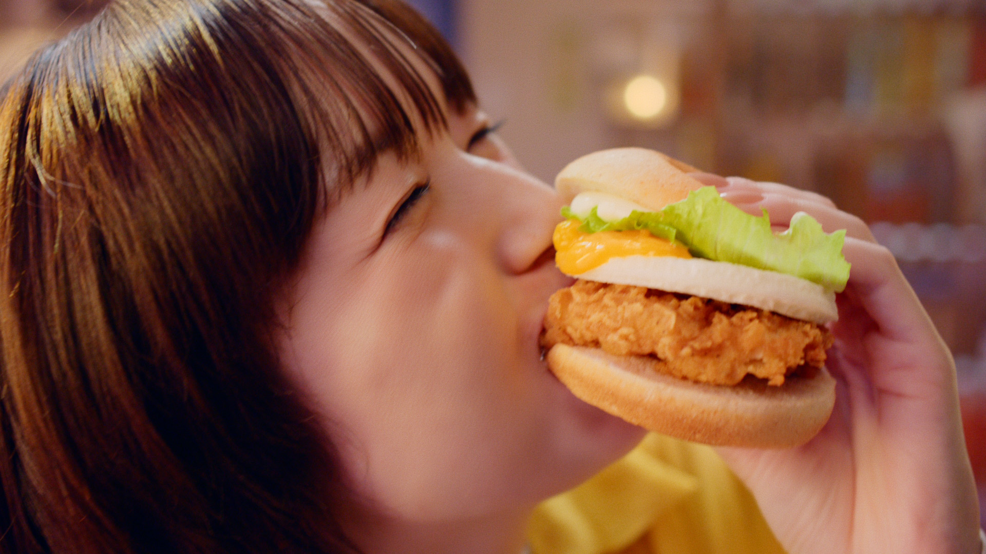 新TVCM とろ~り月見バーガー「たまごが大暴れ」篇 4