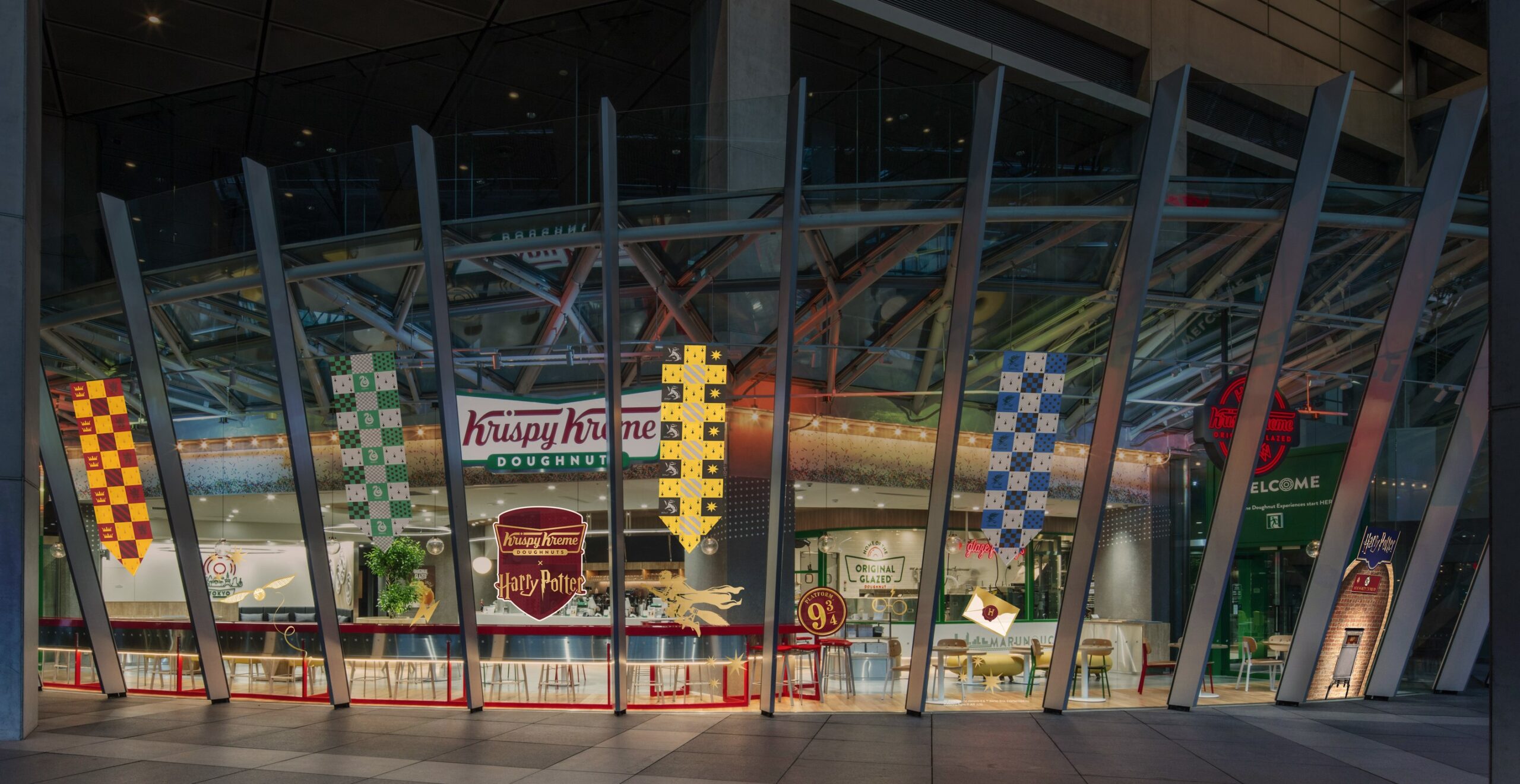 クリスピー・クリーム・ドーナツ東京国際フォーラム店：特別外装