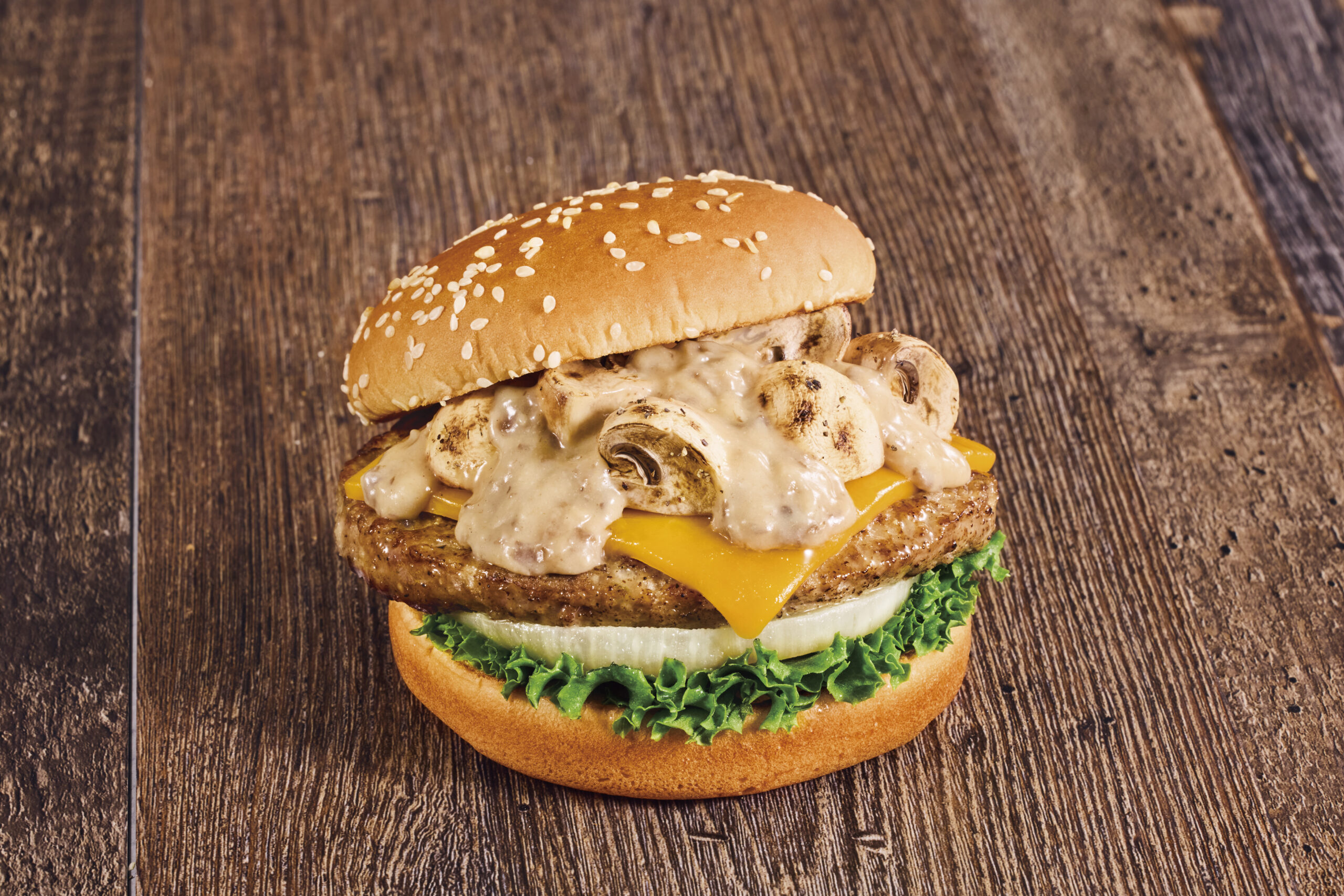 マッシュルームチーズバーガー　ポルチーニクリームソース