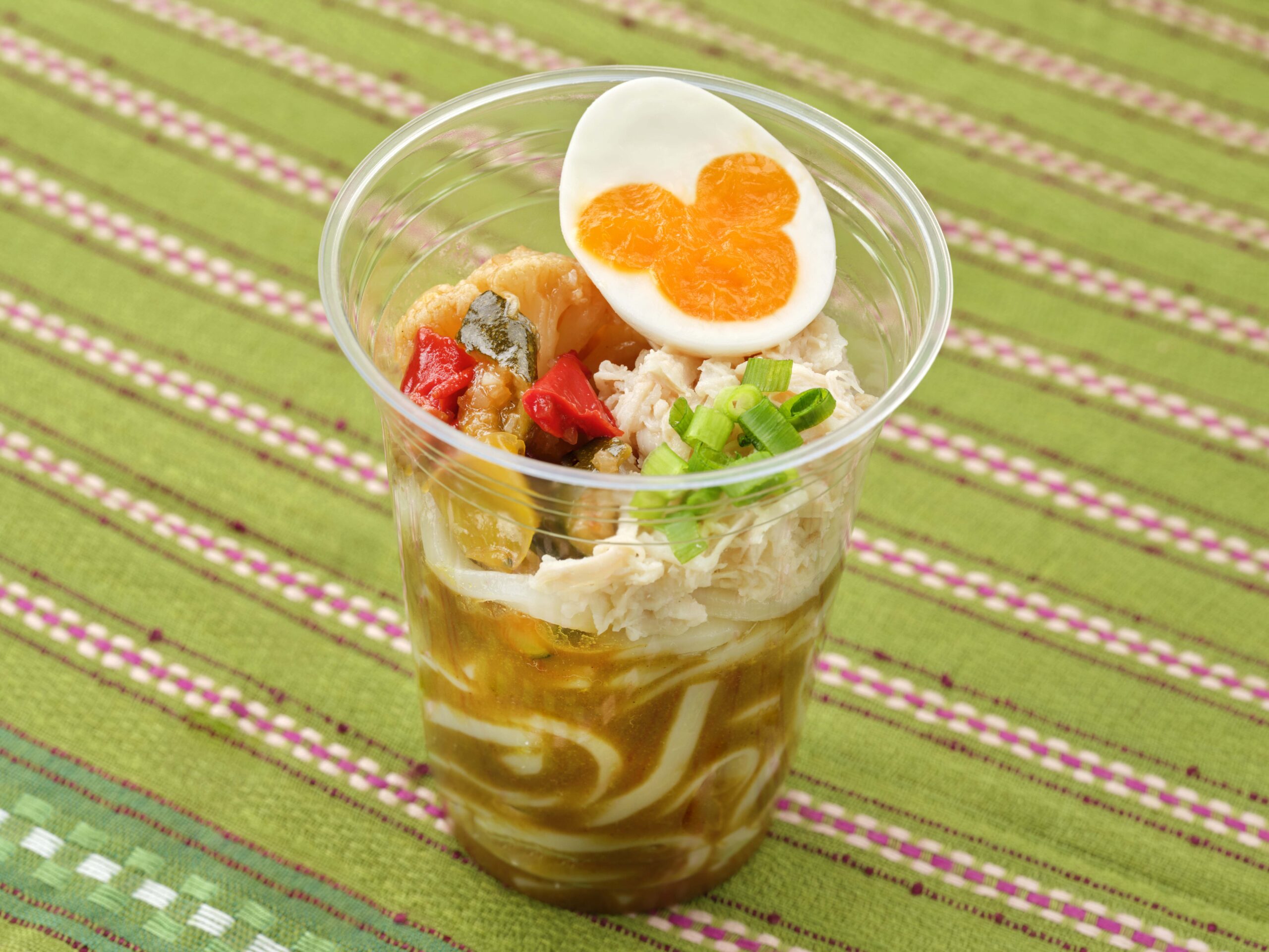 チキンとエッグの冷やしカレーうどん（中辛）