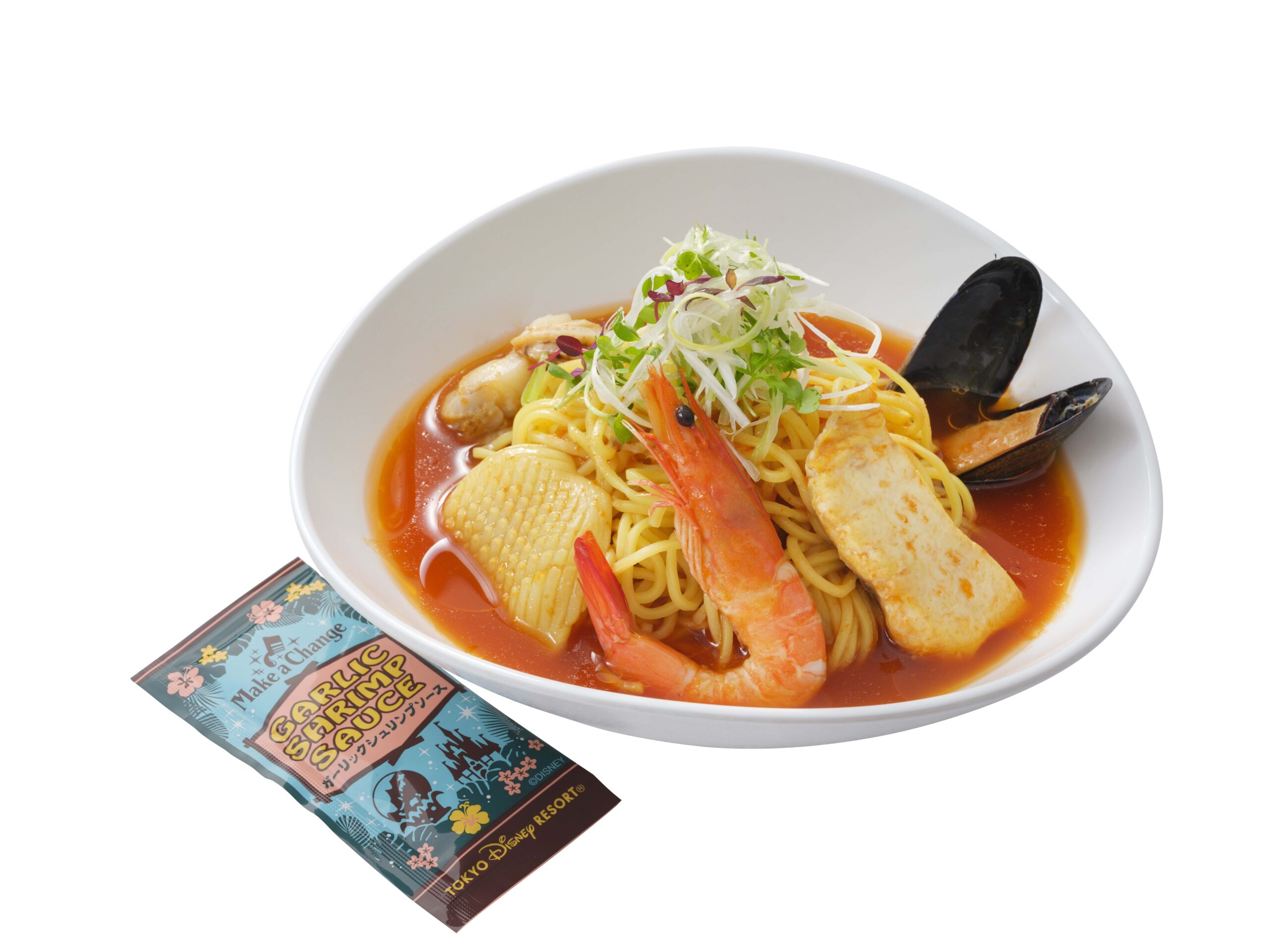 シーフードの冷やし麺（トマト＆サフラン）、ガーリックシュリンプソース付き
