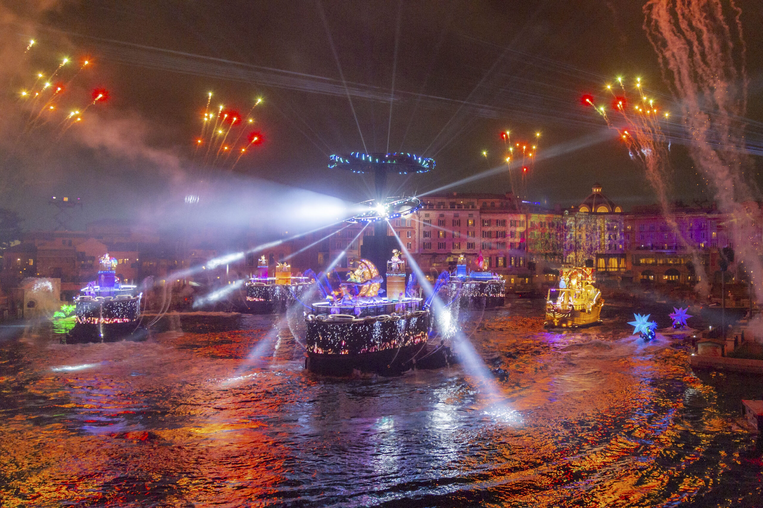夜空を彩るレーザー＆パイロ！東京ディズニーシー「ビリーヴ！〜シー