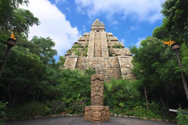 「インディ・ジョーンズ・アドベンチャー：クリスタルスカルの魔宮」の外観