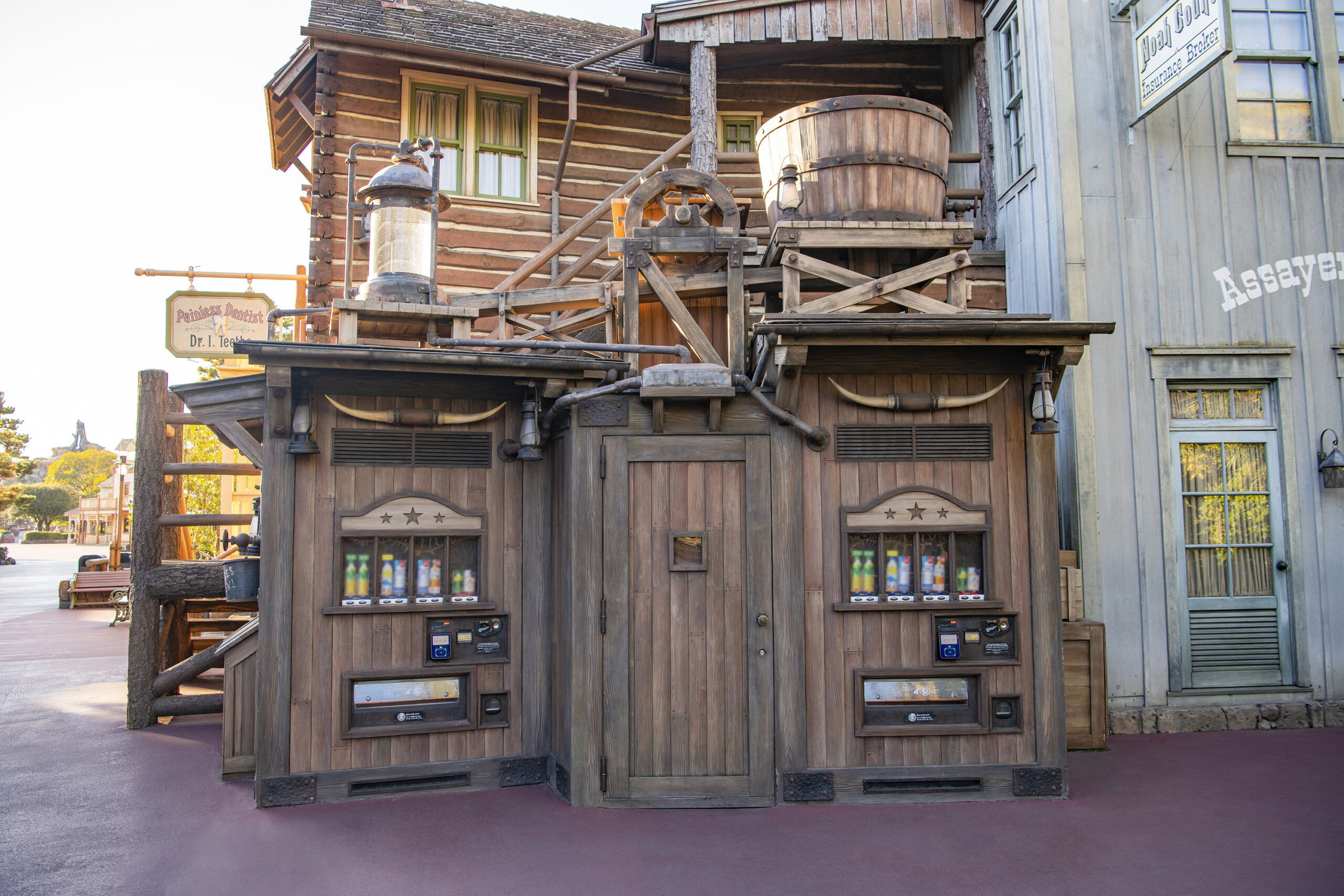 東京ディズニーリゾートのペットボトル飲料自動販売機