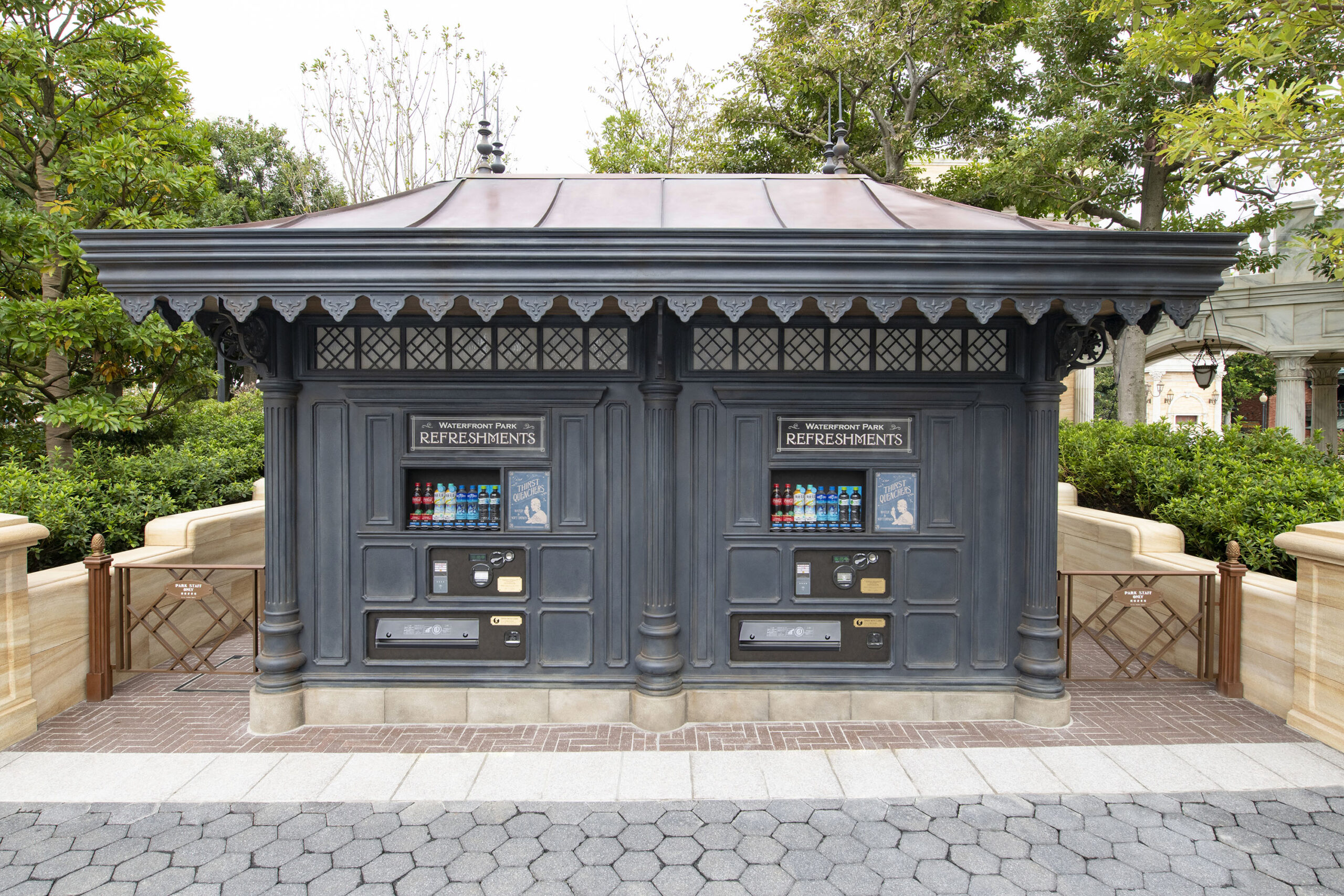 東京ディズニーリゾートのペットボトル飲料自動販売機