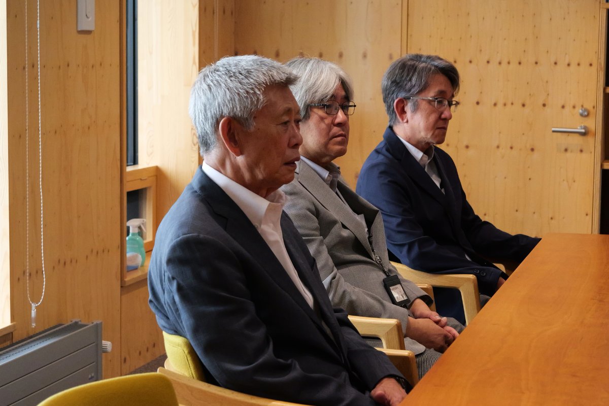 浦安D-Rocks“津別町長表敬訪問”で話を聞く津別町側の3名