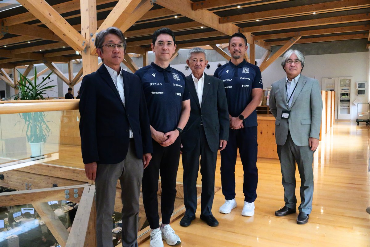 浦安D-Rocks“津別町長表敬訪問”に参加した津別町関係者とチーム関係者5名