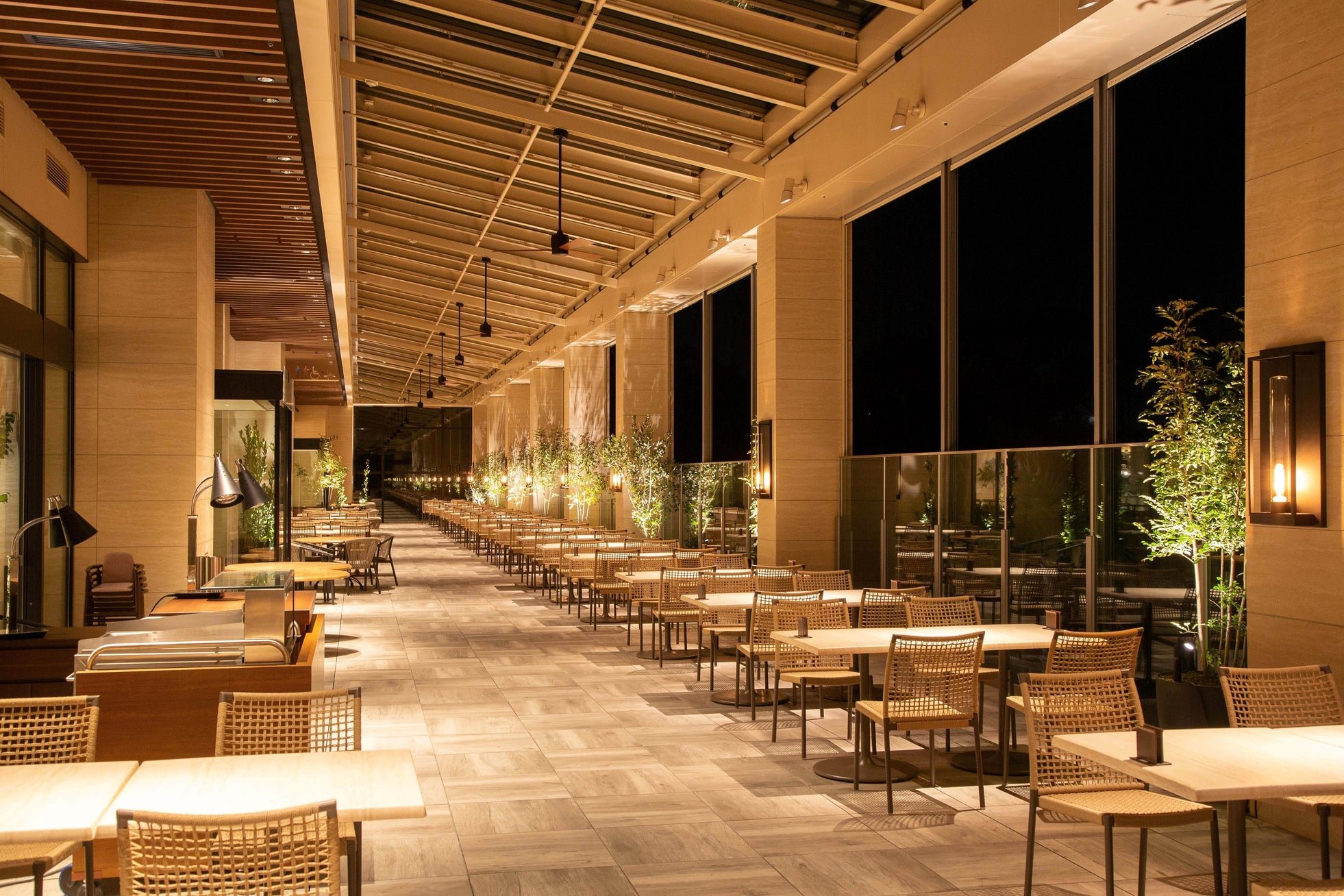 TERRACE & DINING SORAの店内