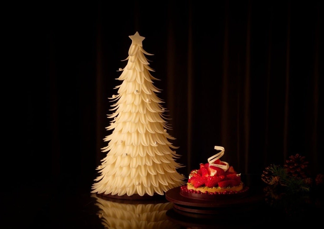 高さ約38cmのホワイトチョコレート製クリスマスツリー「ショコラのホワイトクリスマスツリー」