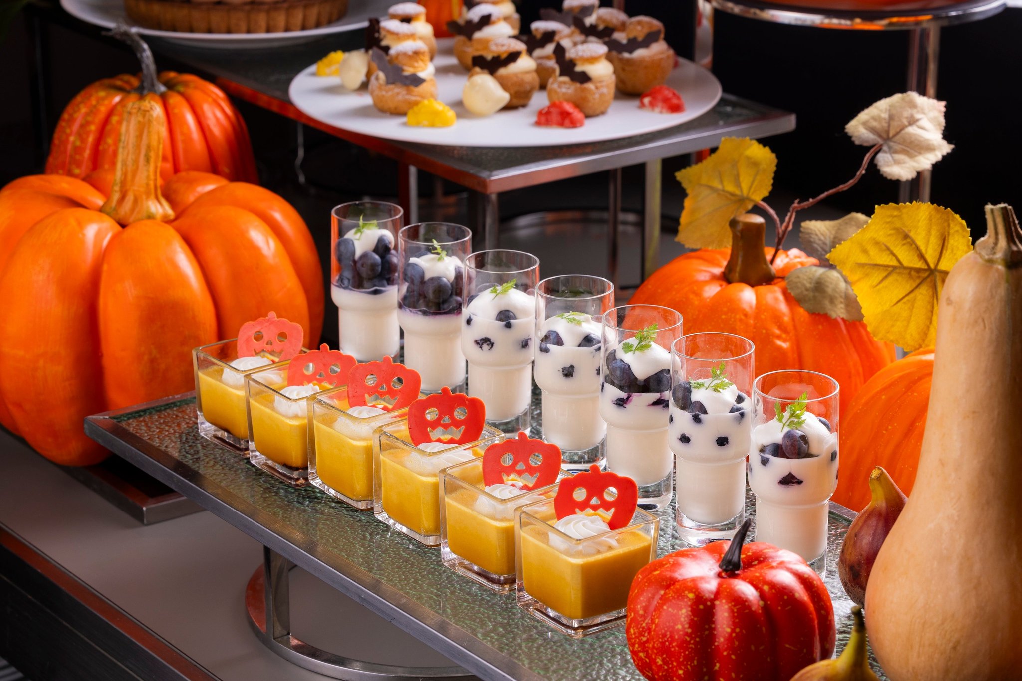ハロウィーンのかぼちゃプリンとグラスデザート