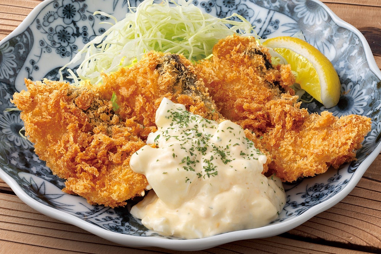 秋鮭フライとたっぷりのタルタルソース