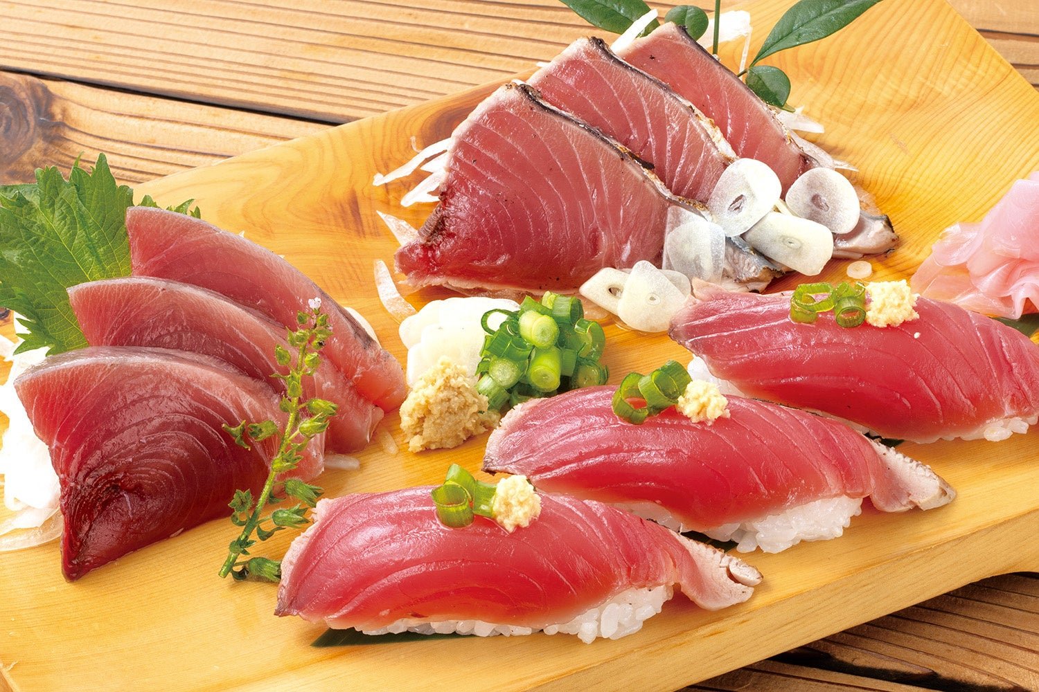 戻りかつおの刺身・炙り・握りの盛り合わせ