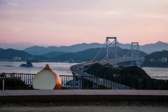 淡路島 おっ玉葱と大鳴門橋の夕日