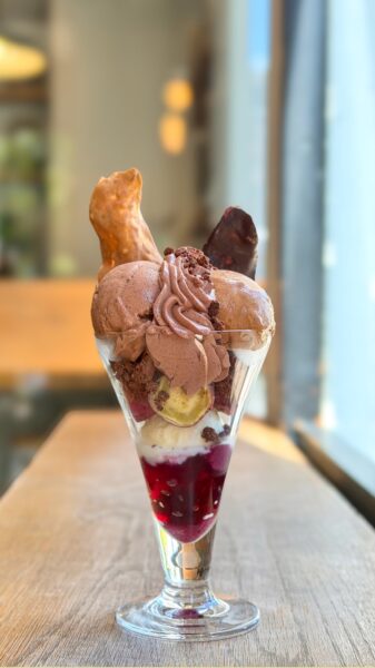 特別な焼き芋「金蜜芋」を6カ国のカカオと味わう 「Bean to Bar チョコレートパフェ -CACAO JOURNEY-」