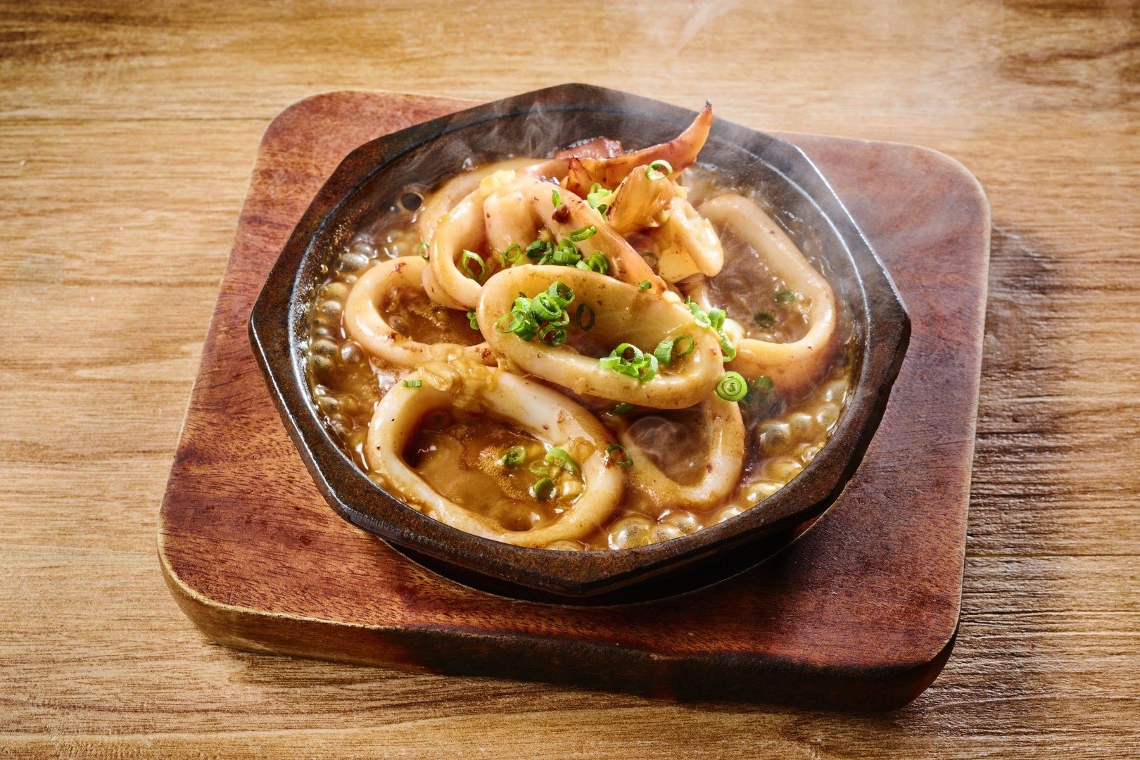 鉄板いか肝バター / 鉄板いか肝バター 590円(税込649円)