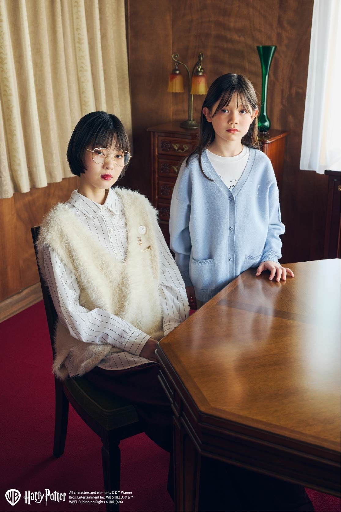 『Harry Potter』アイテムを着用した大人と子どものスタイリング