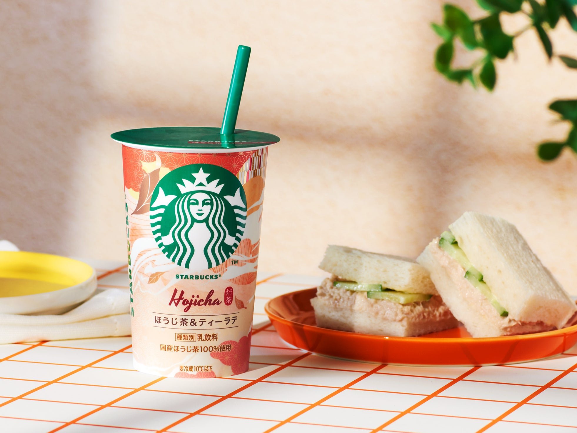 ほうじ茶&ティーラテとツナときゅうりのサンドイッチ
