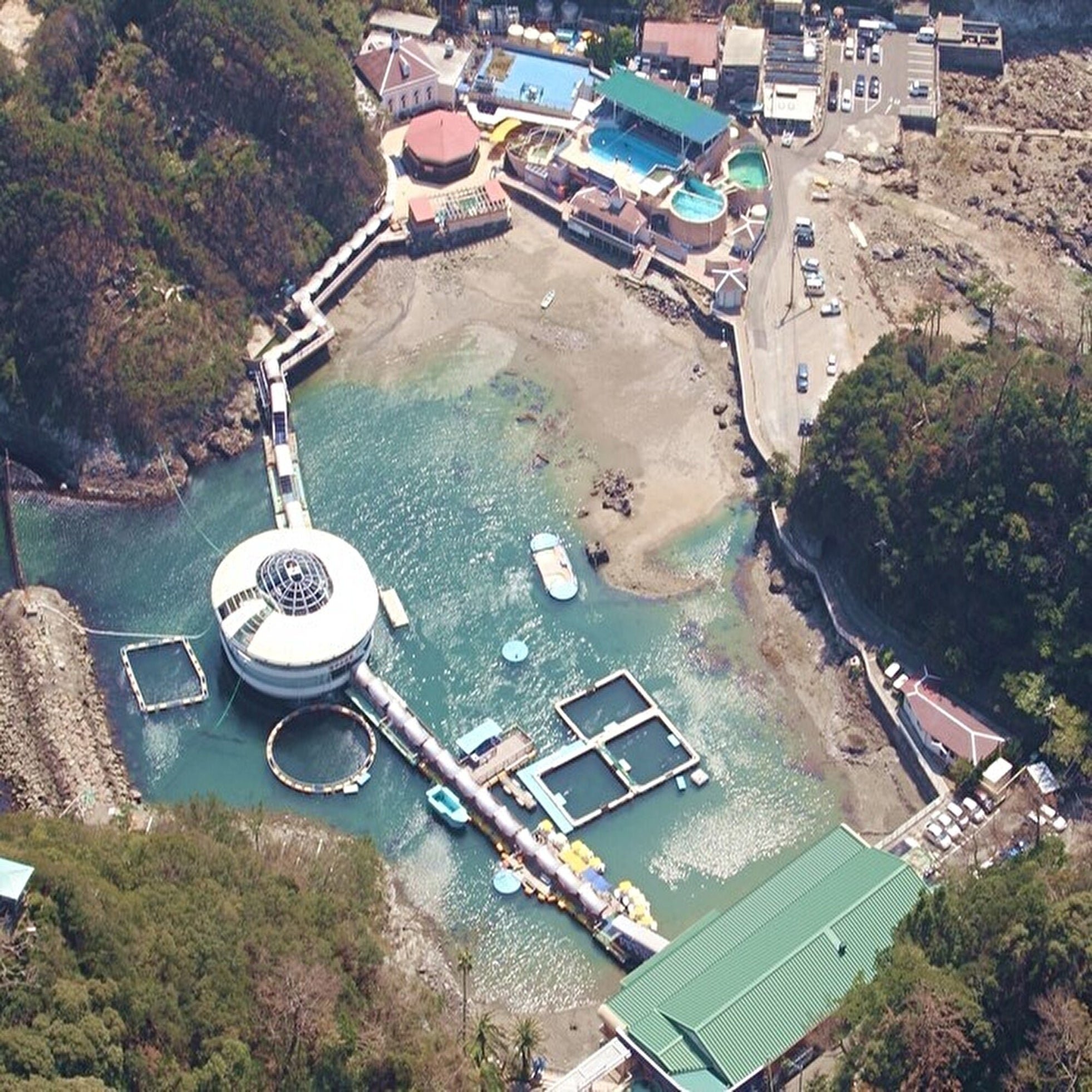 下田海中水族館の全景