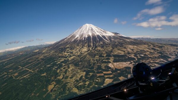 プラネタリウムドーム「サイエンスエッグ」に映った富士山