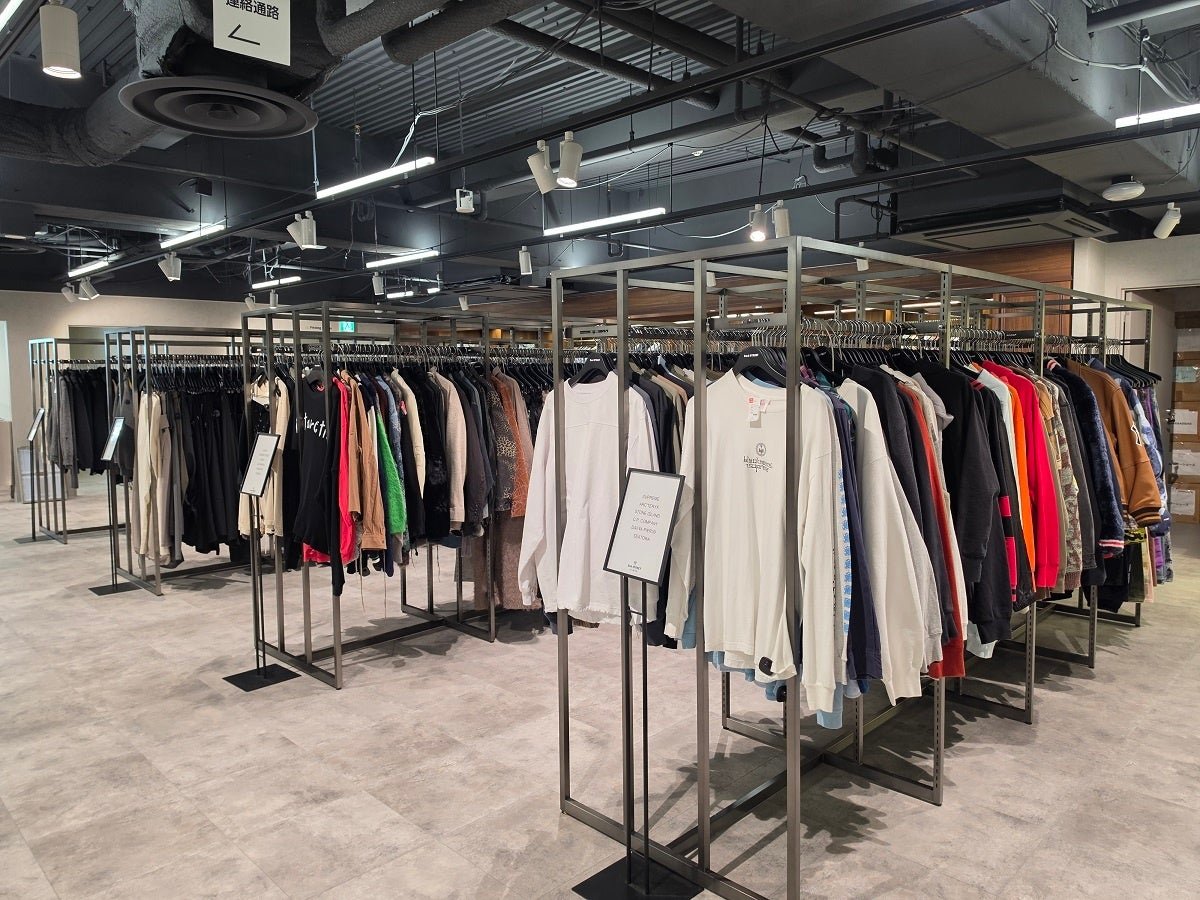 『2nd STREET GINZA』の衣料ラック売場
