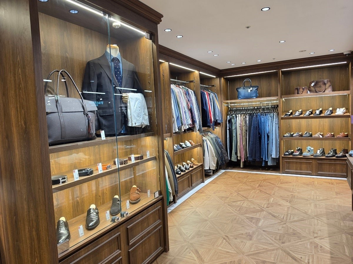『2nd STREET GINZA』の衣料・服飾品売場