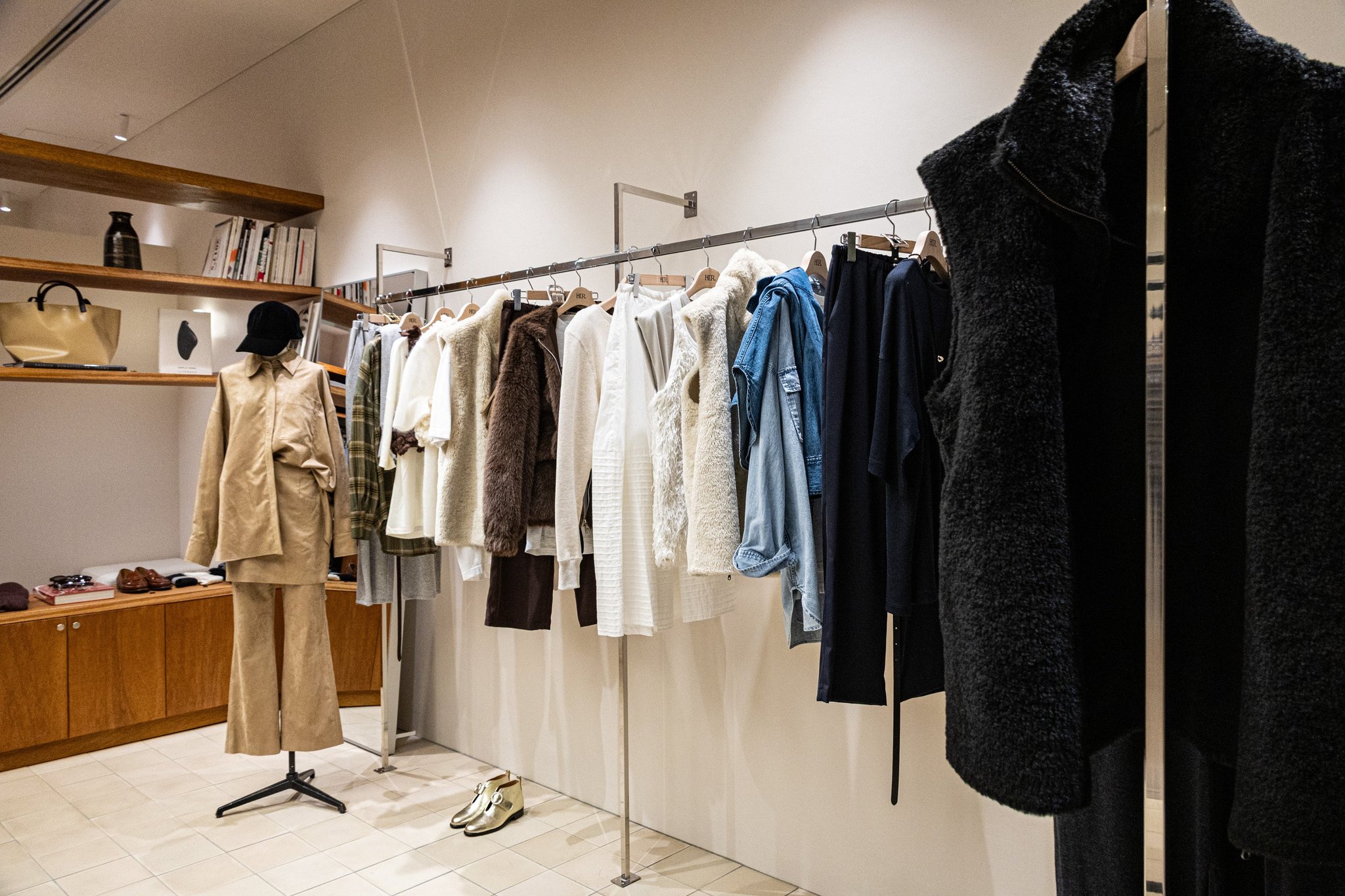 “彼女の部屋”をイメージした、HER.の世界観を体感できる空間