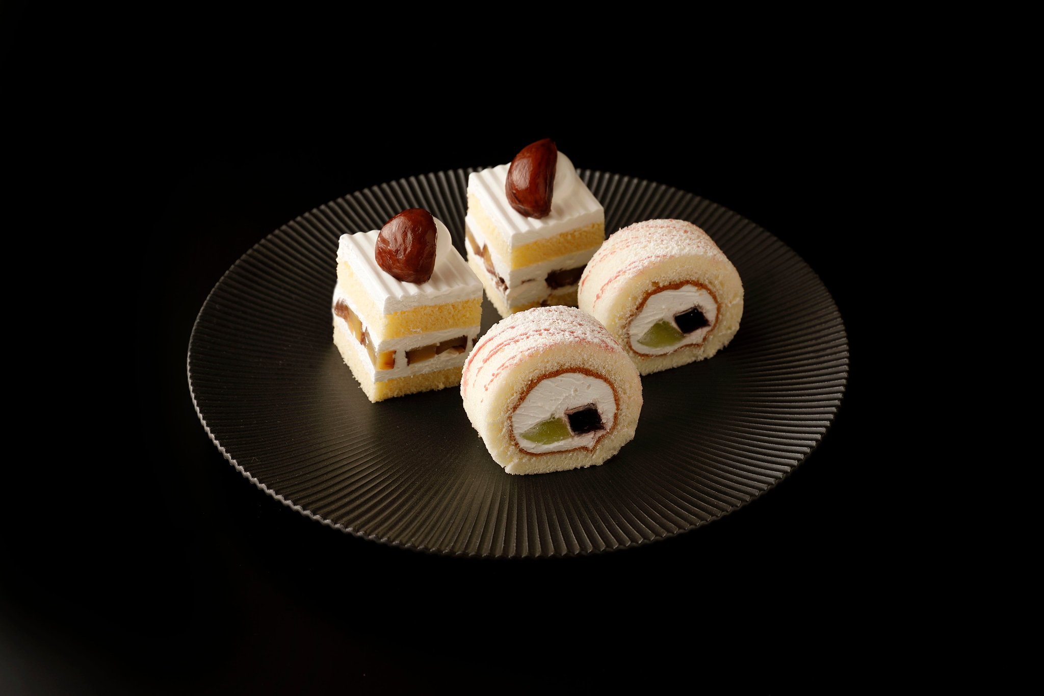 期間限定“栗＆ぶどう”のショートケーキとロールケーキ