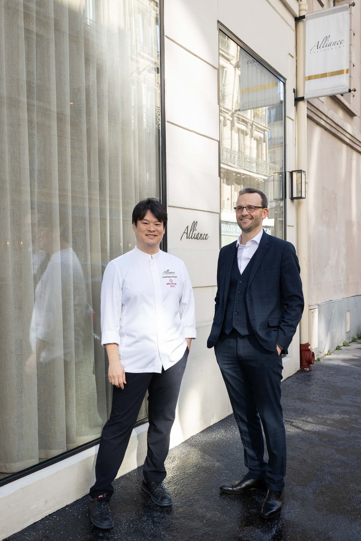 レストラン「Alliance」の外観と大宮敏孝シェフ