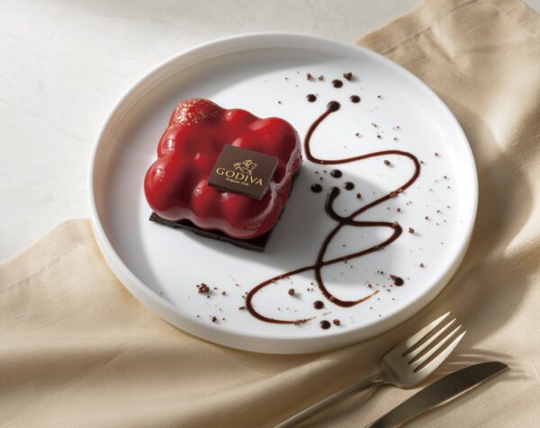 【GODIVA】ゴディバ100周年アニバーサリーケーキ「チョコレートとラズベリーのムース」～2026年9月9日（水）より～