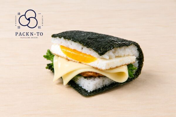 ※写真はWチーズ月見サンド 800円(税込)