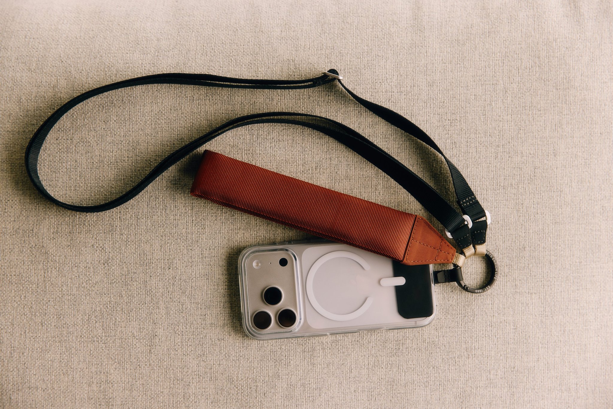 Niru City Strap 全6色（¥6,600 税込）/ 同 Day Strap 全6色（¥4,950 税込）