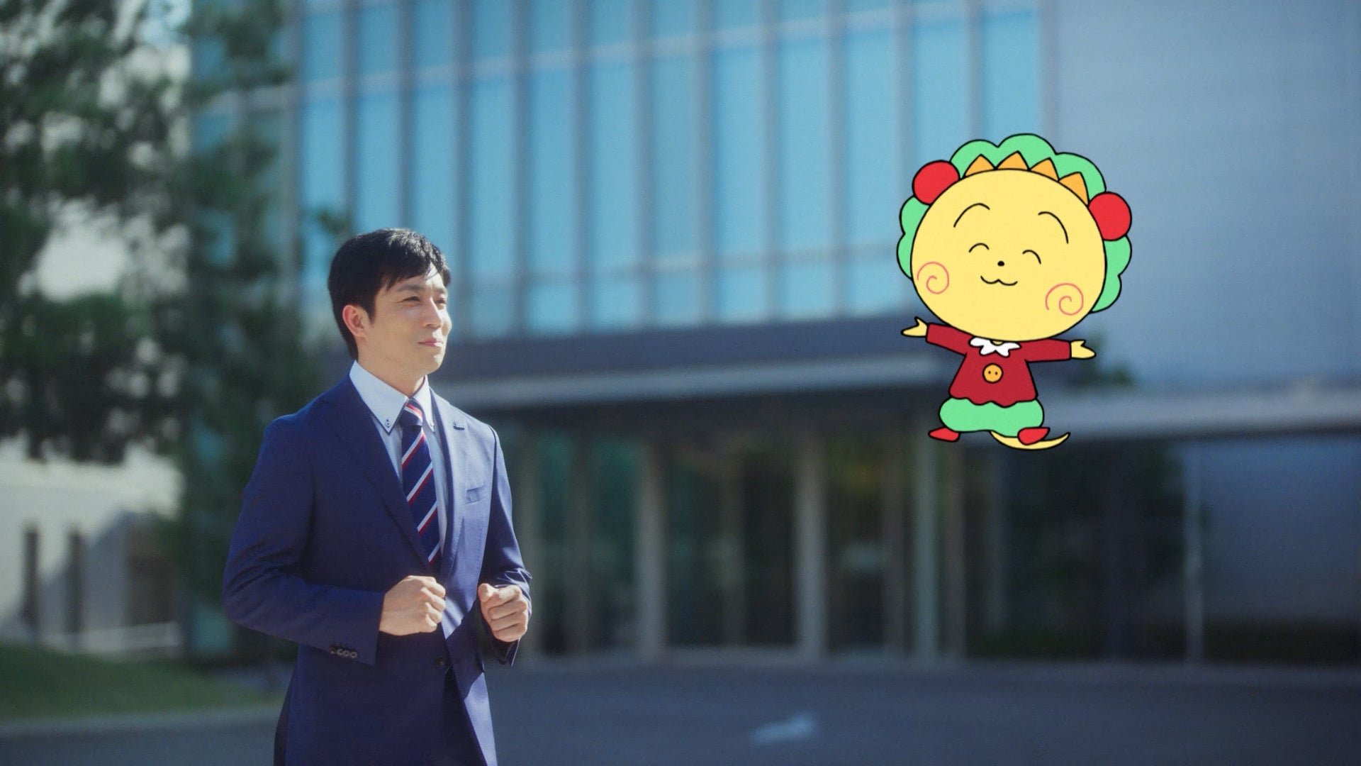 屋外で微笑むコジコジとNittoさん