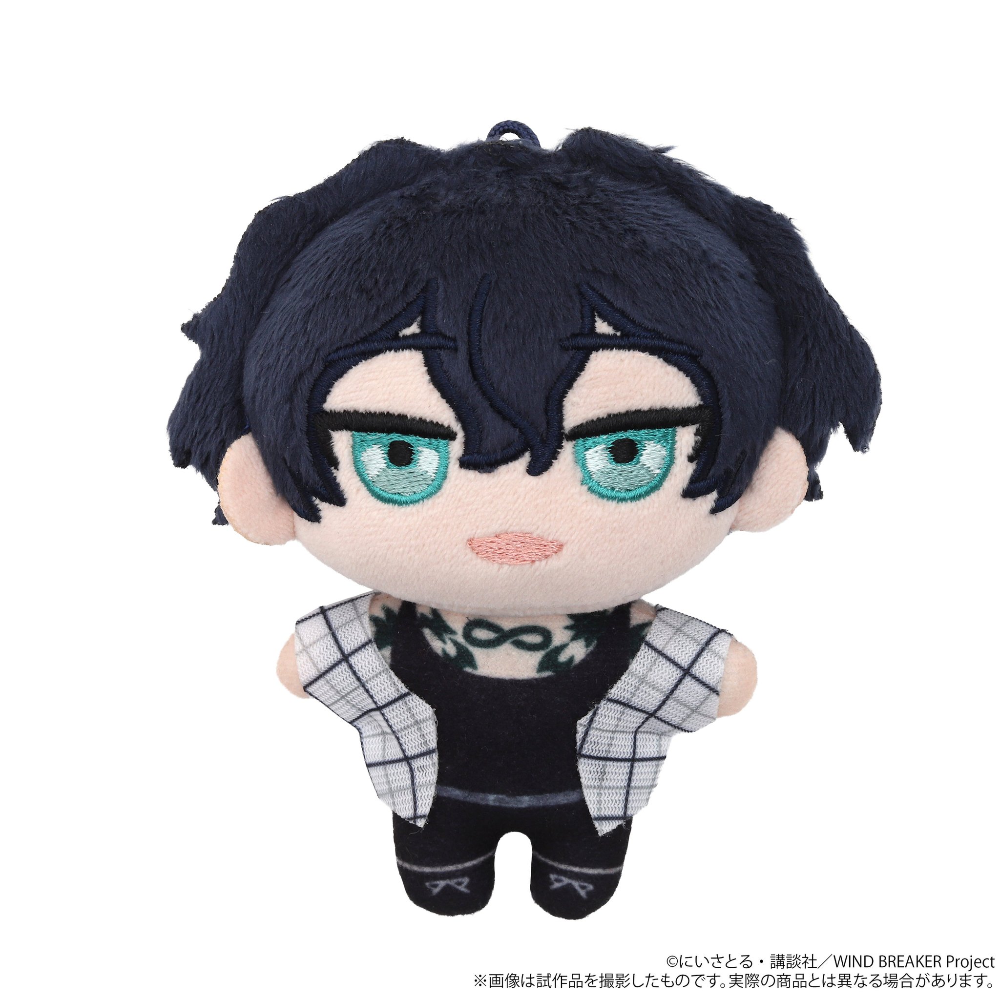 首元にタトゥー柄が描かれチェック柄ベストを着たキャラクターのぬいぐるみ