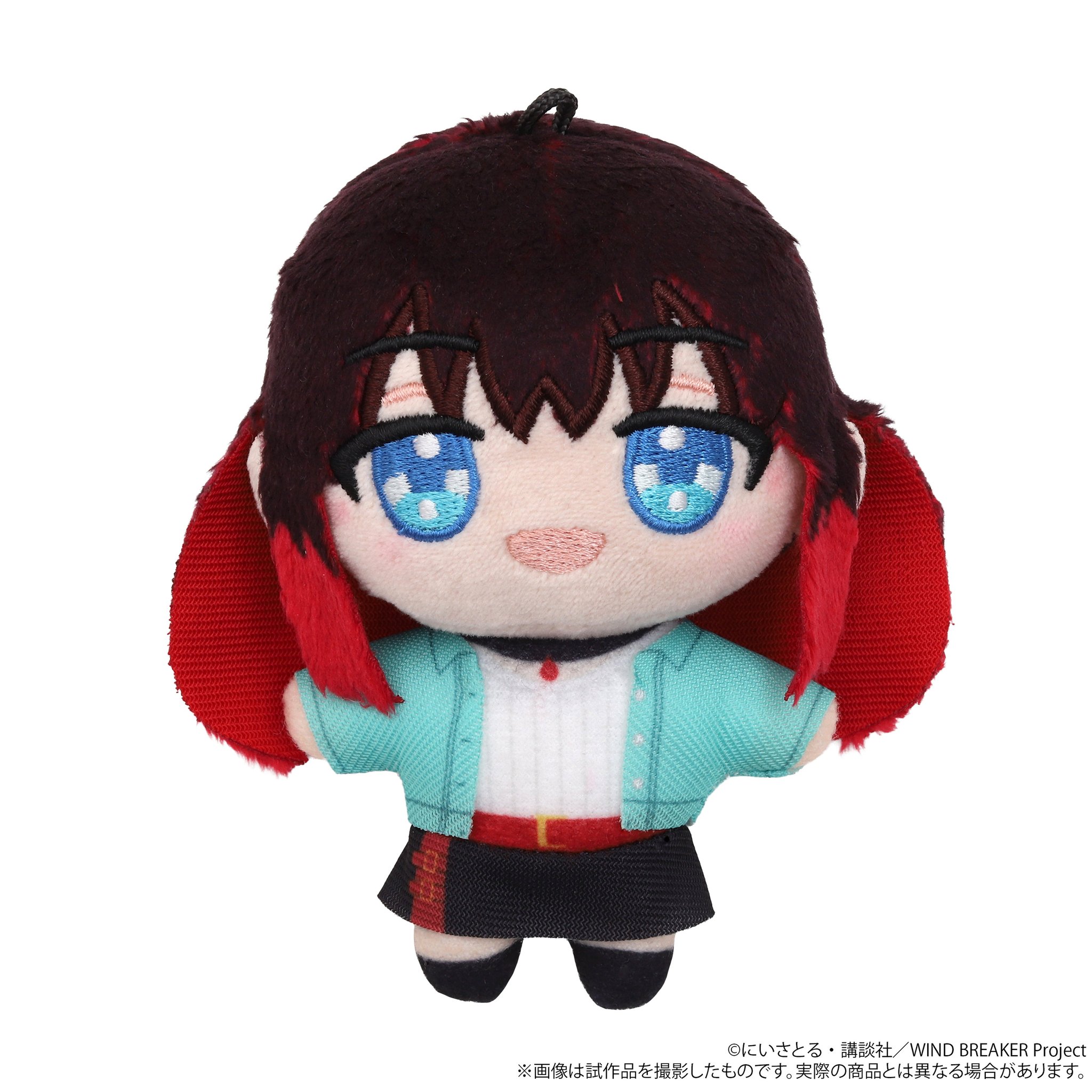 赤茶色の長い髪と水色ジャケットを着たキャラクターのぬいぐるみ