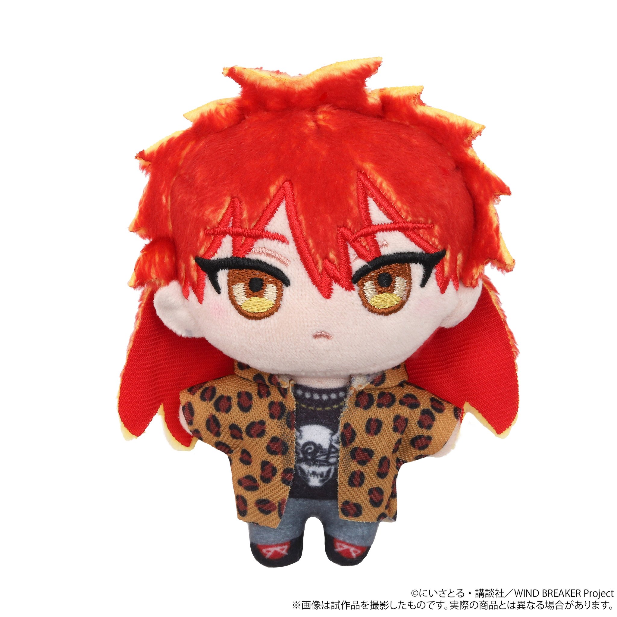 ヒョウ柄ジャケットとドクロ柄インナーを着たキャラクターのぬいぐるみ