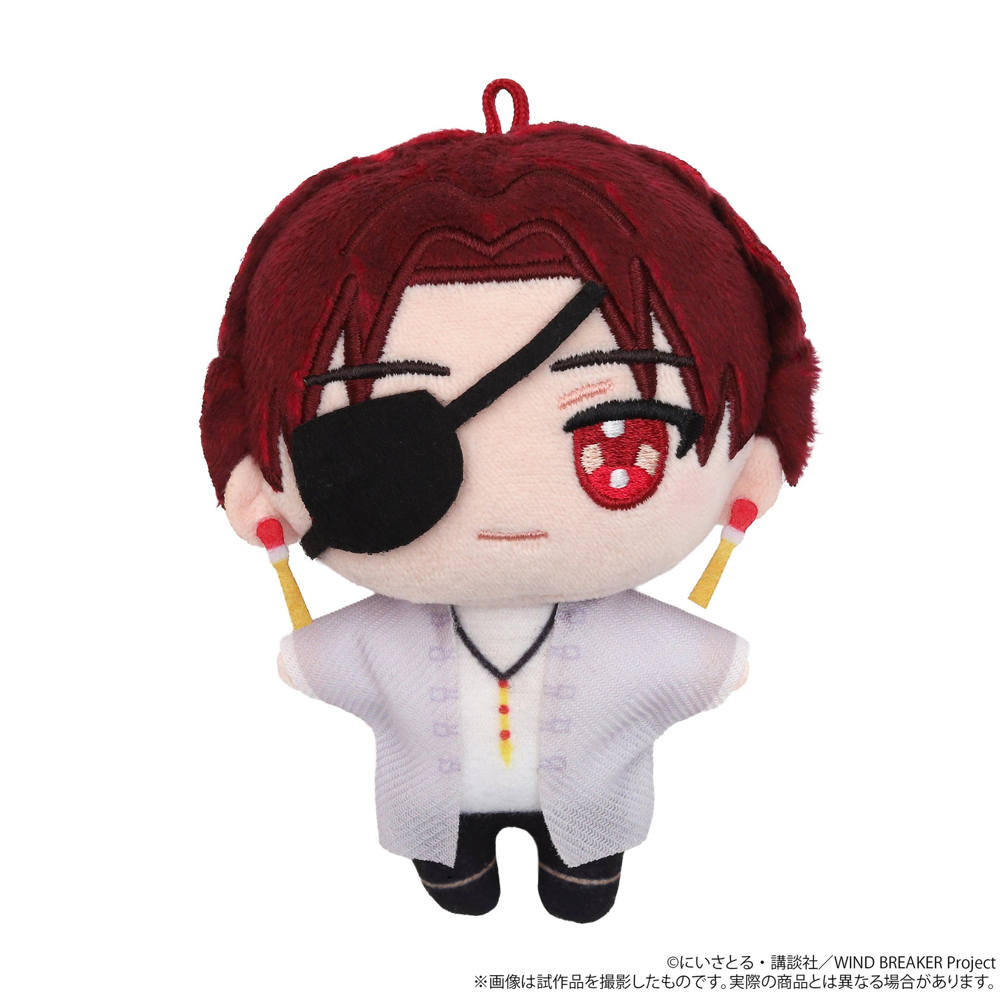 黒い眼帯をつけ着物風の衣装を着たキャラクターのぬいぐるみ