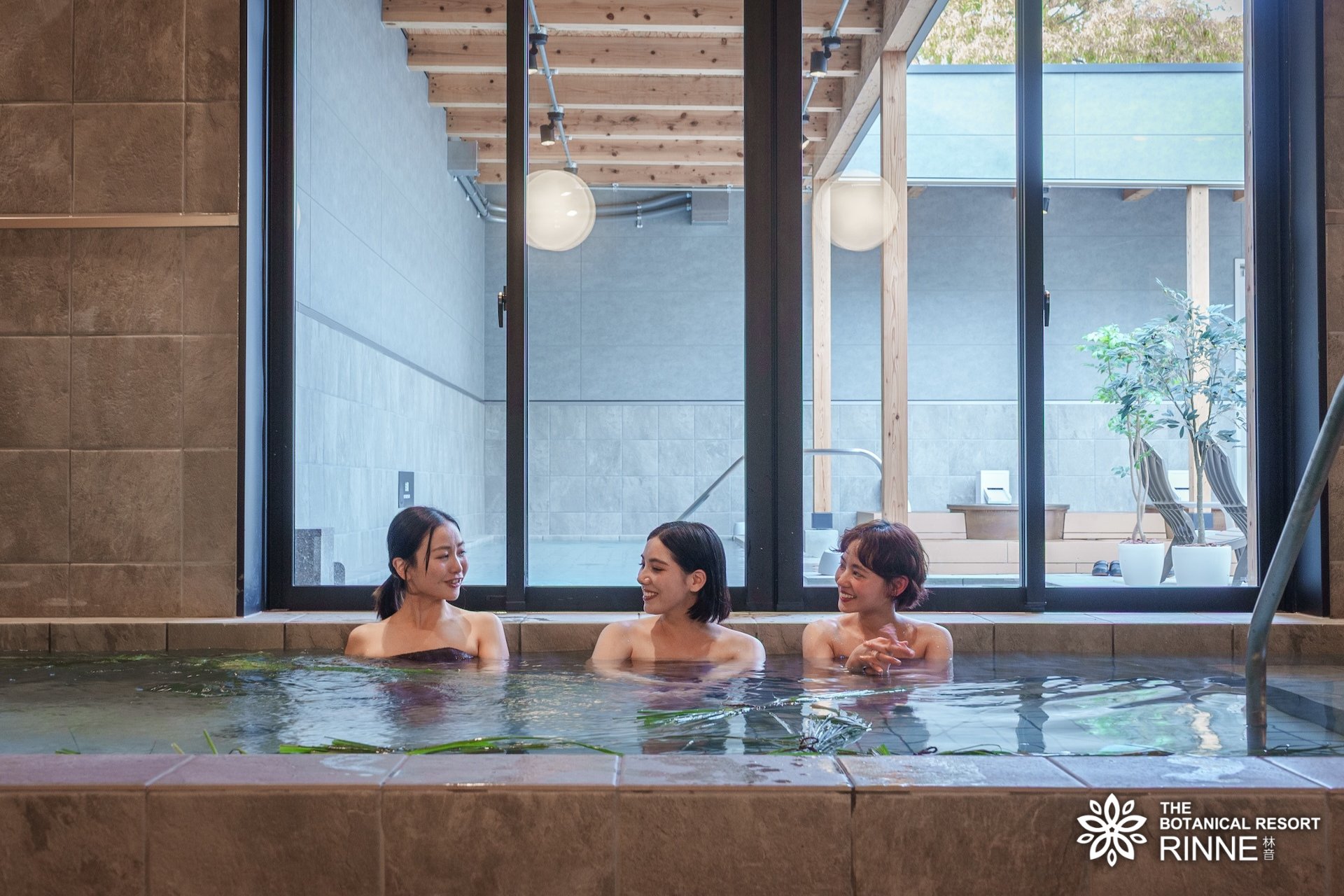 日本初の“泊まれる植物園”THE BOTANICAL RESORT 林音とは / りんねの湯