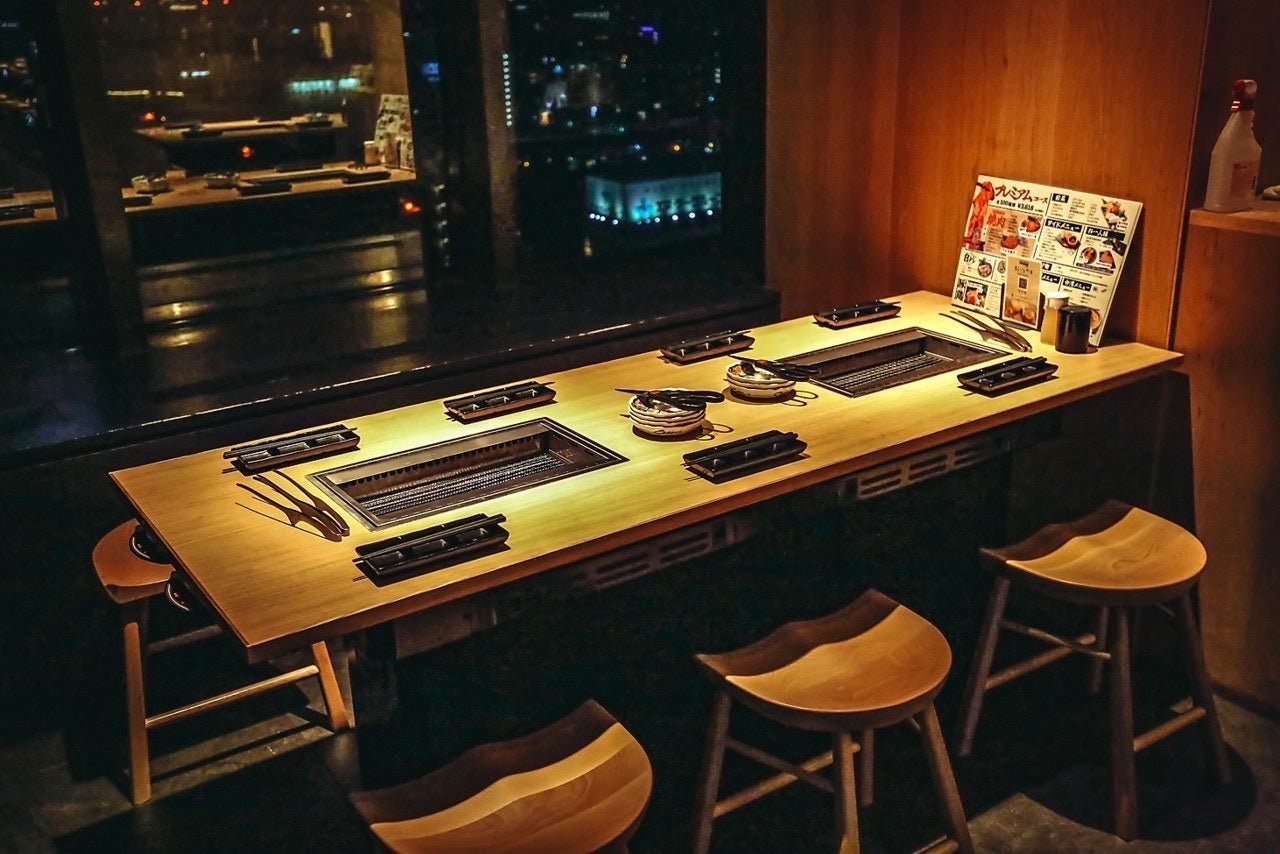 16階の店内席と窓の外の景色